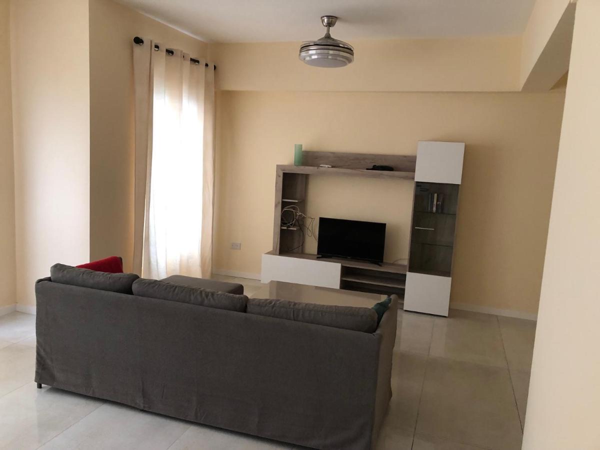 شقة The Sea Across The Road - Flat 4 خليج سانت بول المظهر الخارجي الصورة