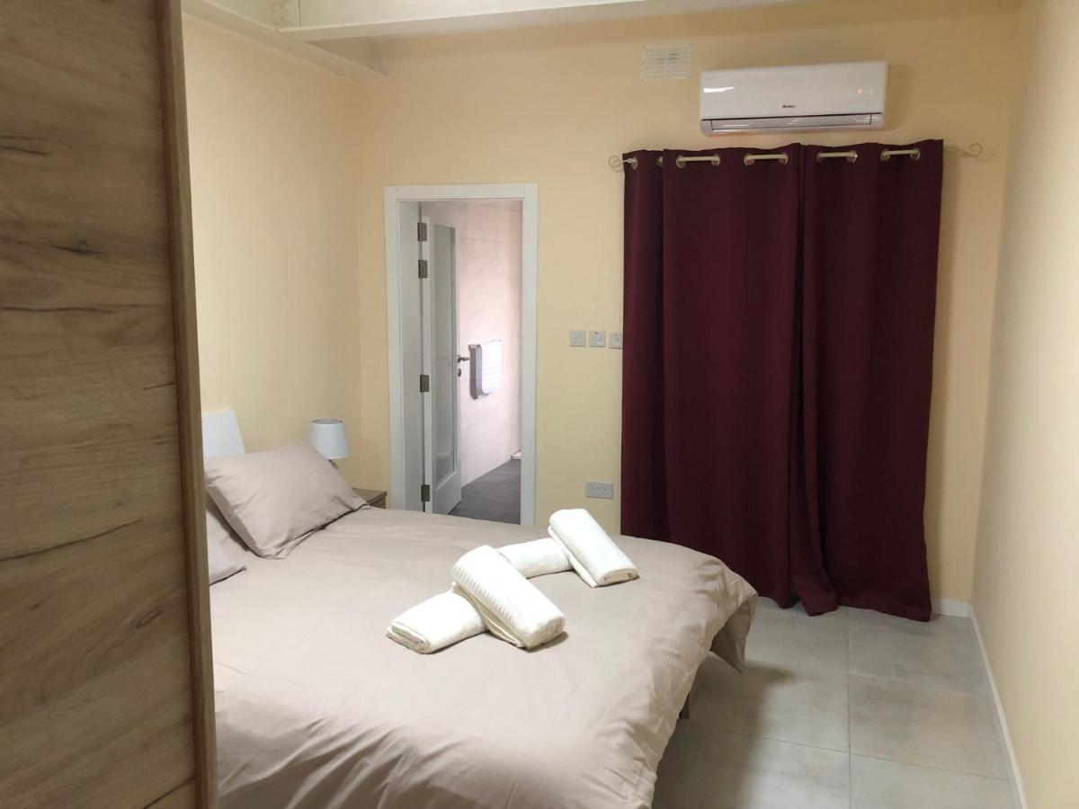 شقة The Sea Across The Road - Flat 4 خليج سانت بول المظهر الخارجي الصورة