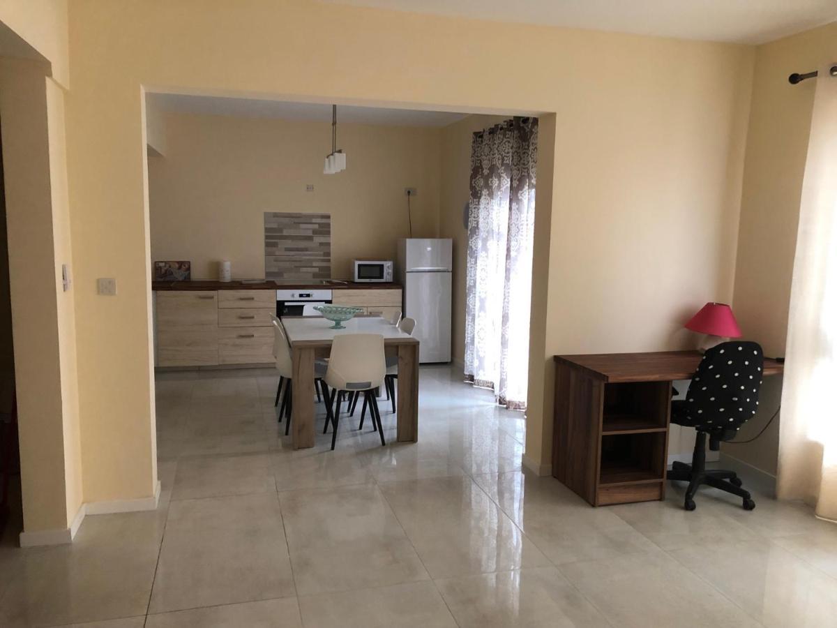 شقة The Sea Across The Road - Flat 4 خليج سانت بول المظهر الخارجي الصورة